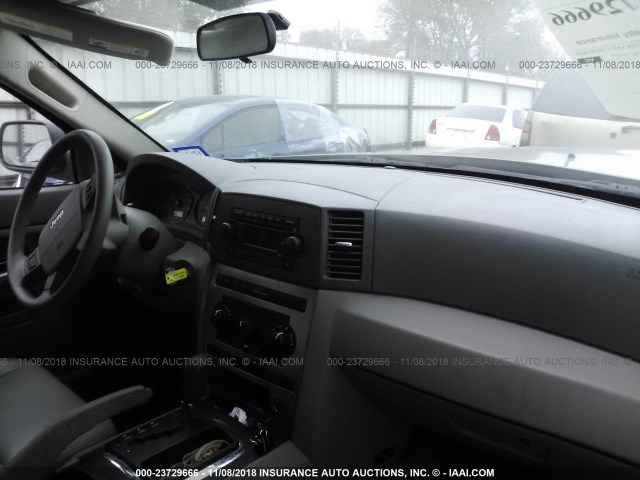 1J4GS48K95C717633 - 2005 JEEP GRAND CHEROKEE LAREDO/COLUMBIA/FREEDOM 金色 照片 5