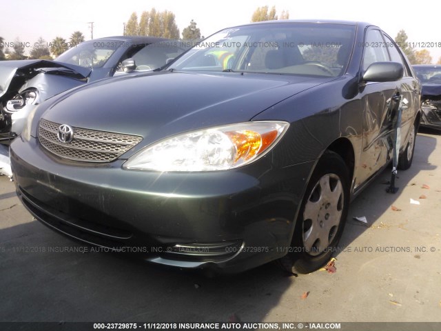 JTDBE30K720130776 - 2002 TOYOTA CAMRY LE/XLE/SE GREEN photo 2