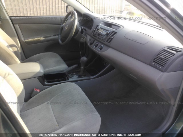 JTDBE30K720130776 - 2002 TOYOTA CAMRY LE/XLE/SE GREEN photo 5