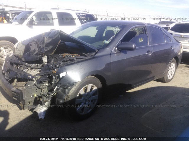 4T1BF3EK5BU124260 - 2011 TOYOTA CAMRY SE/LE/XLE GRAY photo 2