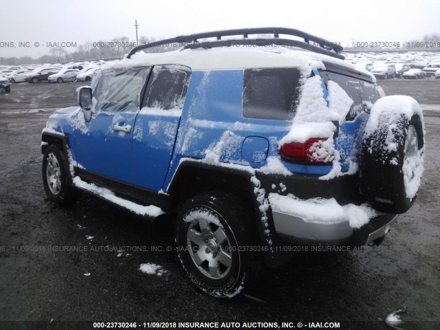 JTEBU11F470002667 - 2007 TOYOTA FJ CRUISER BLUE photo 3