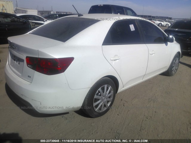 KNAFU4A24D5737410 - 2013 KIA FORTE EX WHITE photo 4