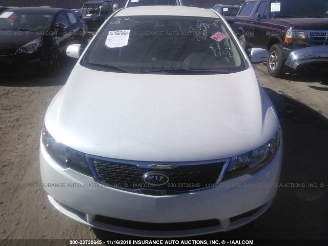 KNAFU4A24D5737410 - 2013 KIA FORTE EX WHITE photo 6