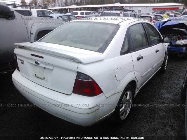 1FAFP34N27W306305 - 2007 FORD FOCUS ZX4/S/SE/SES WHITE photo 4