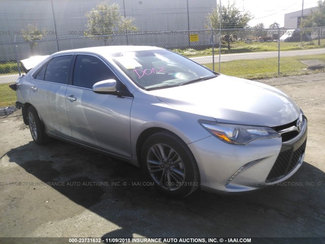 4T1BF1FK0GU599552 - 2016 TOYOTA CAMRY LE/XLE/SE/XSE SILVER photo 1