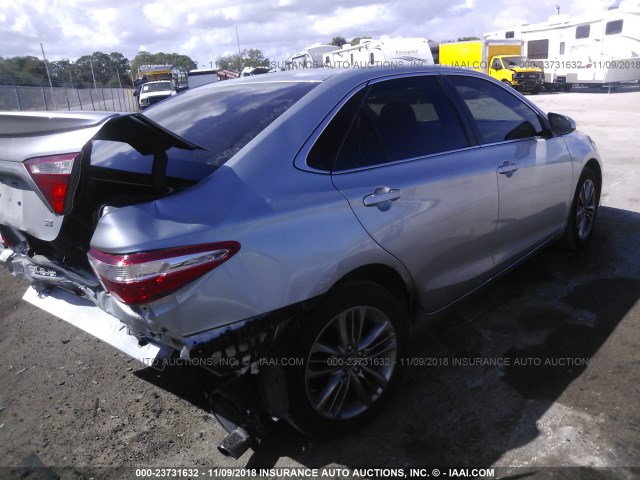 4T1BF1FK0GU599552 - 2016 TOYOTA CAMRY LE/XLE/SE/XSE SILVER photo 4