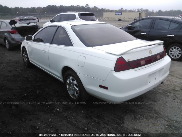 1HGCG3252XA019903 - 1999 HONDA ACCORD WHITE photo 3