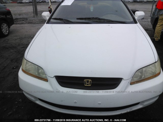 1HGCG3252XA019903 - 1999 HONDA ACCORD WHITE photo 6