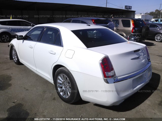 2C3CCAAG8DH556326 - 2013 CHRYSLER 300 WHITE photo 3