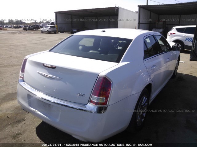 2C3CCAAG8DH556326 - 2013 CHRYSLER 300 WHITE photo 4