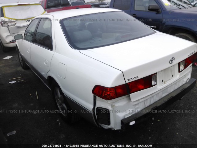 JT2BF22K310305696 - 2001 TOYOTA CAMRY CE/LE/XLE WHITE photo 3