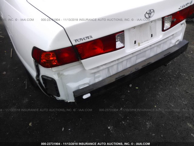 JT2BF22K310305696 - 2001 TOYOTA CAMRY CE/LE/XLE WHITE photo 6