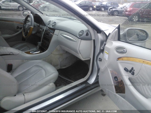 WDBTJ65J13F047228 - 2003 MERCEDES-BENZ CLK 320C SILVER photo 5