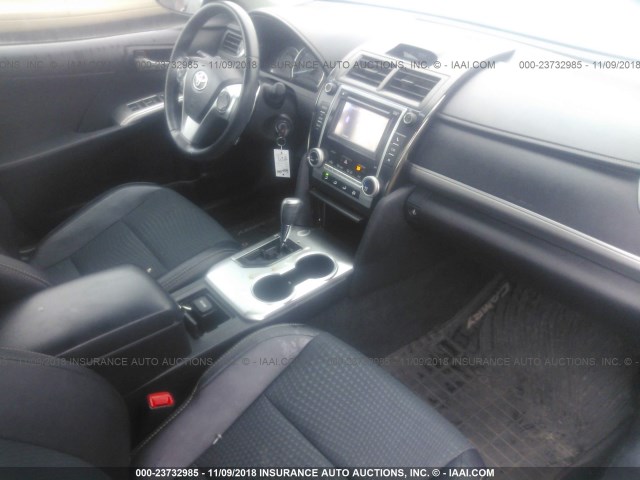 4T1BF1FKXEU312327 - 2014 TOYOTA CAMRY L/SE/LE/XLE შავი ფოტო 5