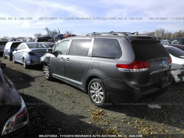 5TDDK3DC7BS030081 - 2011 TOYOTA SIENNA XLE/LIMITED GRAY photo 3