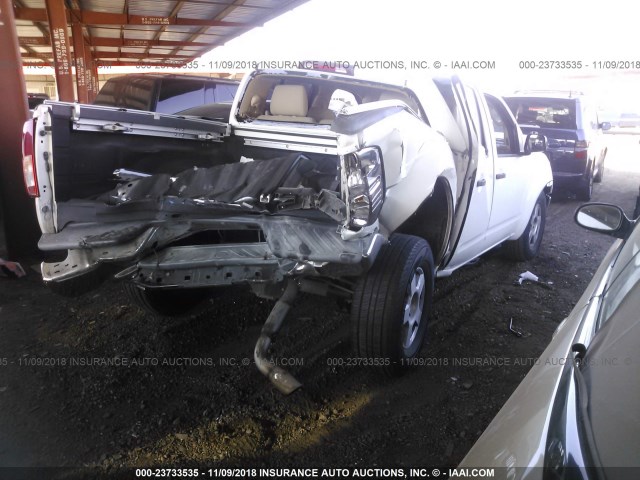 1N6AD07U15C431841 - 2005 NISSAN FRONTIER CREW CAB LE/SE/OFF ROAD WHITE photo 4