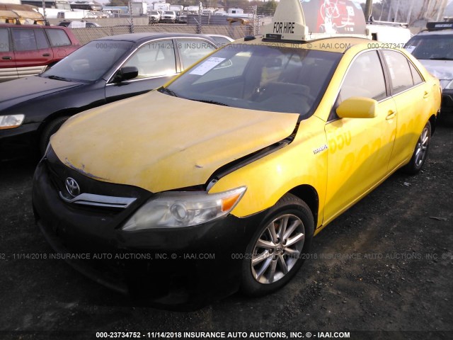 4T1BB3EK2AU121553 - 2010 TOYOTA CAMRY HYBRID YELLOW photo 2