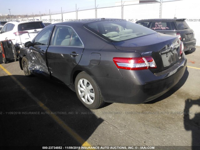 4T1BF3EKXBU131365 - 2011 TOYOTA CAMRY SE/LE/XLE 灰色 照片 3