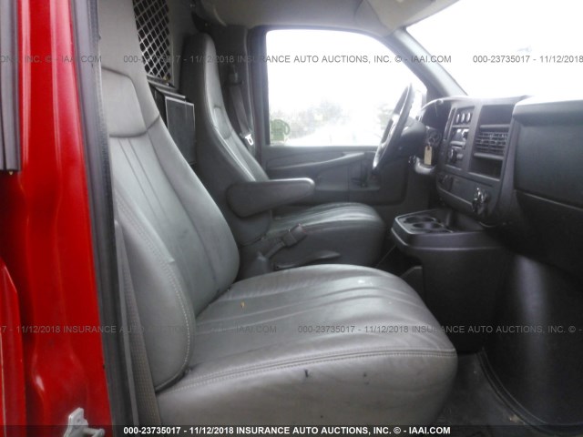 1GCSGAFX5B1146647 - 2011 CHEVROLET EXPRESS G1500  RED photo 5