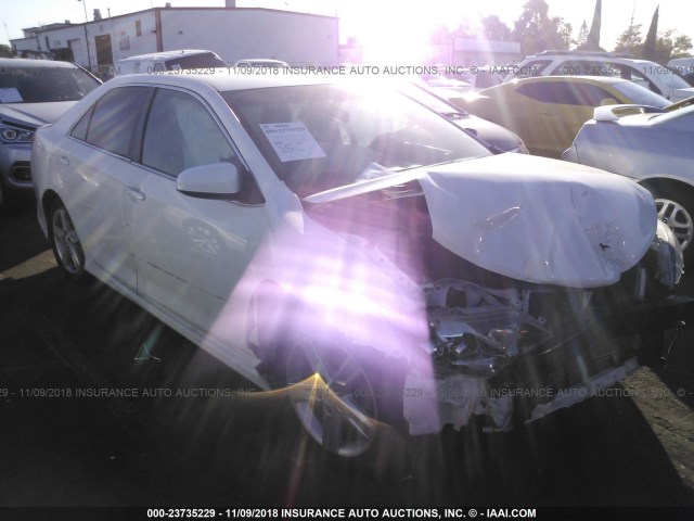 4T1BF1FK1CU170348 - 2012 TOYOTA CAMRY SE/LE/XLE WHITE photo 1