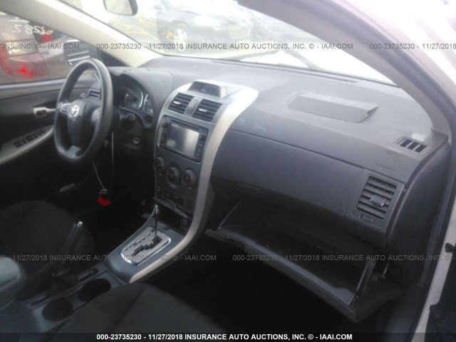 5YFBU4EE6DP212972 - 2013 TOYOTA COROLLA S/LE أبيض صورة 5