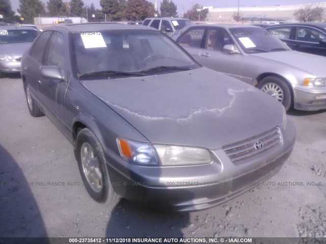 JT2BF22K3V0073719 - 1997 TOYOTA CAMRY LE/XLE GRAY photo 1