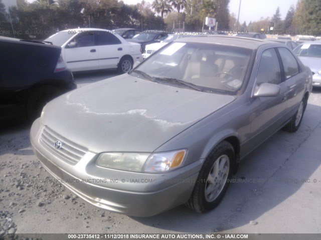 JT2BF22K3V0073719 - 1997 TOYOTA CAMRY LE/XLE GRAY photo 2