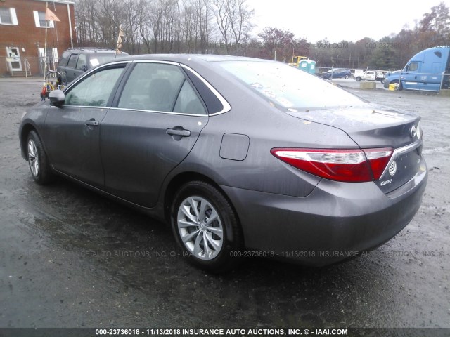 4T4BF1FK1GR575363 - 2016 TOYOTA CAMRY LE/XLE/SE/XSE GRAY photo 3
