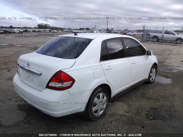 3N1BC11E28L390004 - 2008 NISSAN VERSA S/SL WHITE photo 4