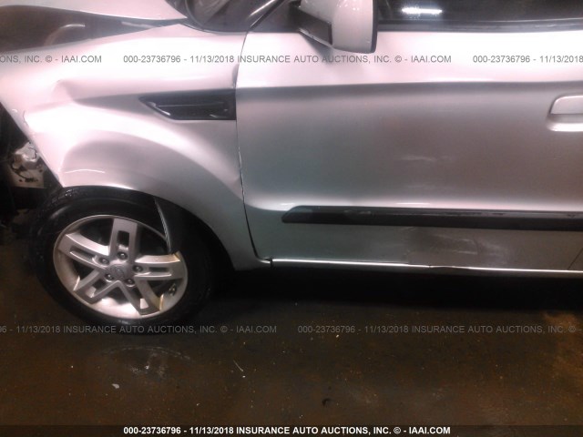 KNDJT2A27A7140157 - 2010 KIA SOUL +/!/SPORT BLACK photo 6