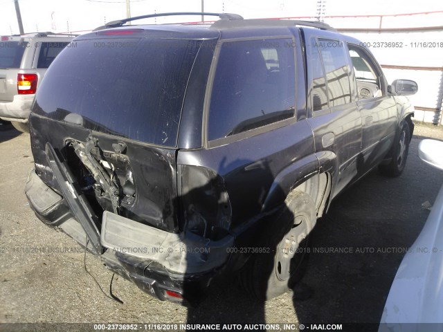 1GNDT13S662350569 - 2006 CHEVROLET TRAILBLAZER LS/LT GRAY photo 4