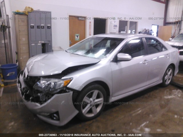 4T1BF1FK7DU650802 - 2013 TOYOTA CAMRY L/SE/LE/XLE SILVER photo 2