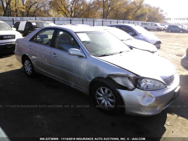 4T1BE32K46U121055 - 2006 TOYOTA CAMRY LE/XLE/SE SILVER photo 1