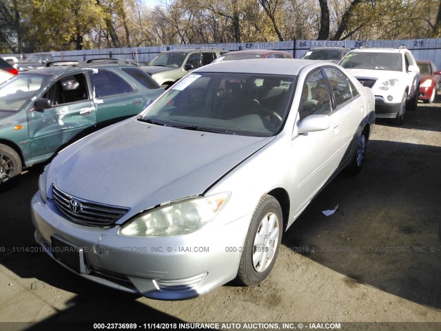 4T1BE32K46U121055 - 2006 TOYOTA CAMRY LE/XLE/SE SILVER photo 2