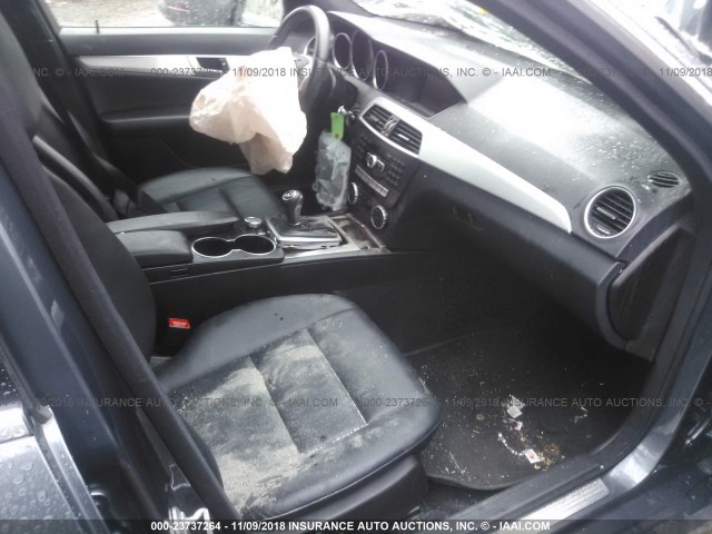 WDDGF4HB3DA777398 - 2013 MERCEDES-BENZ C 250 GRAY photo 5