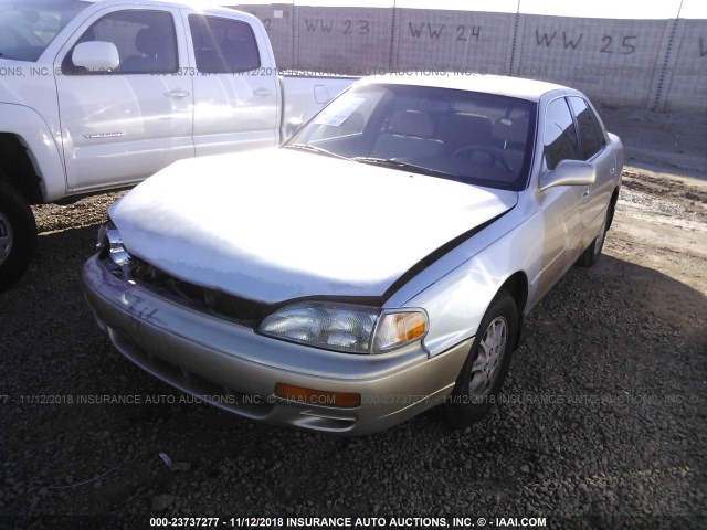 JT2BG12K3T0390937 - 1996 TOYOTA CAMRY DX/LE/XLE GOLD photo 2