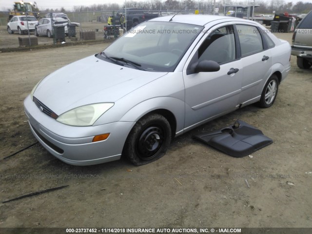 1FAFP34342W324134 - 2002 FORD FOCUS SE/SE COMFORT/SE SPORT SILVER photo 2