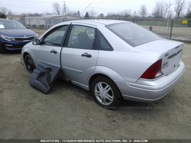 1FAFP34342W324134 - 2002 FORD FOCUS SE/SE COMFORT/SE SPORT SILVER photo 3