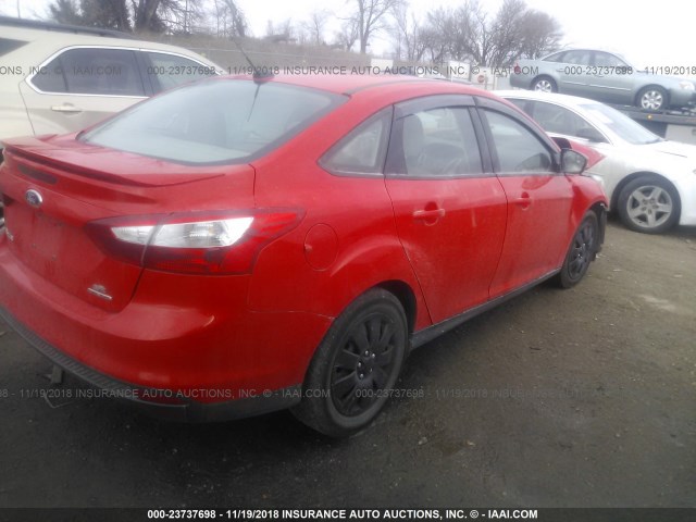 1FADP3F27DL340148 - 2013 FORD FOCUS SE RED photo 4