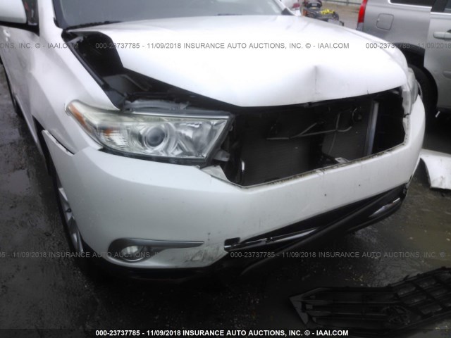 5TDZK3EH1BS038158 - 2011 TOYOTA HIGHLANDER SE WHITE photo 6