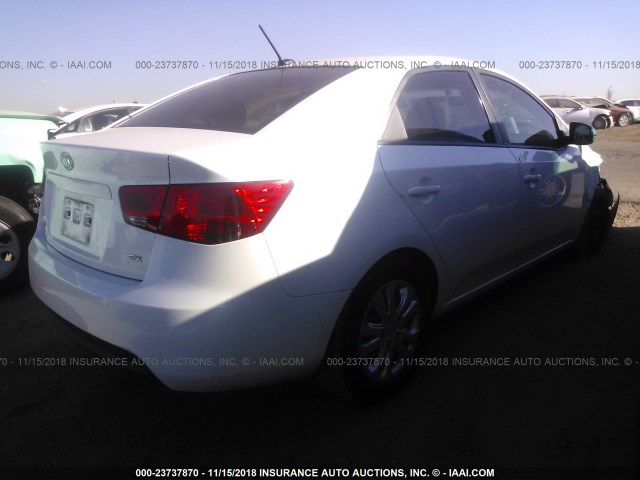 KNAFU4A24D5662630 - 2013 KIA FORTE EX WHITE photo 4