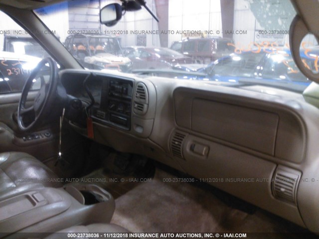 1GKEK13RXXJ712332 - 1999 GMC YUKON MAROON photo 5