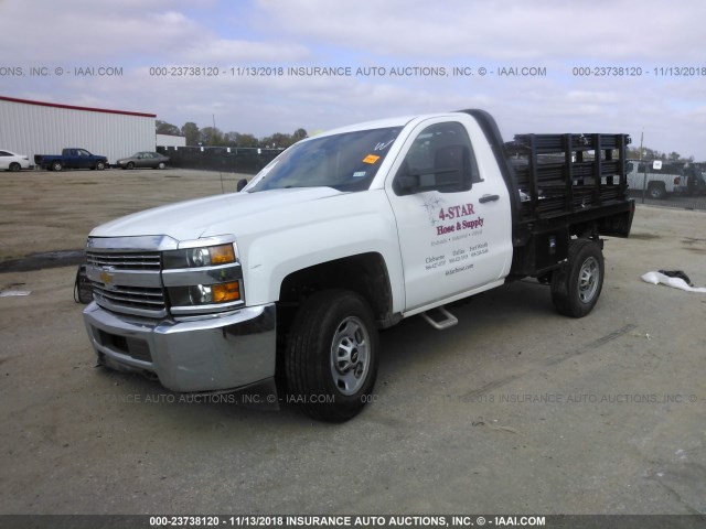 1GC0CUEG3JZ122689 - 2018 CHEVROLET SILVERADO C2500 HEAVY DUTY WHITE photo 2