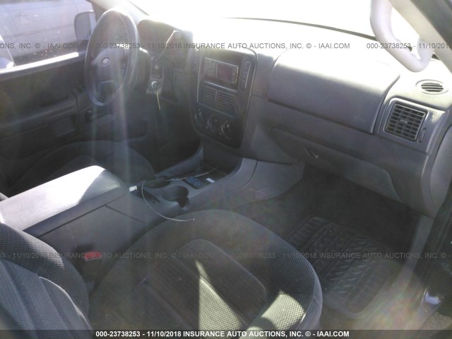 1FMZU73E02ZB71546 - 2002 FORD EXPLORER XLT BLACK photo 5