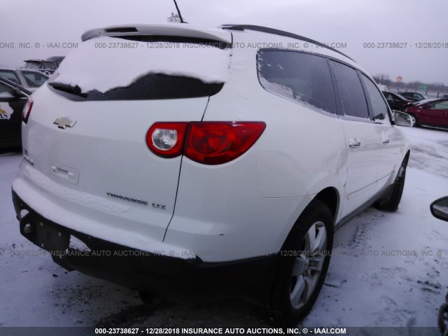 1GNEV33DX9S104592 - 2009 CHEVROLET TRAVERSE LTZ WHITE photo 4