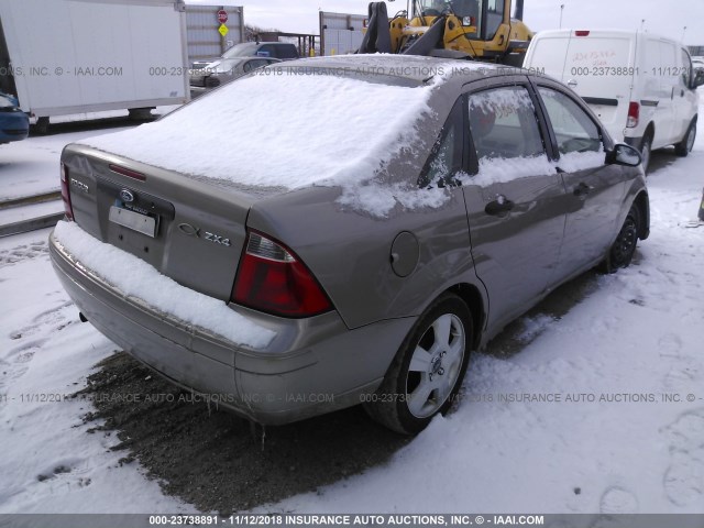 1FAFP34N45W272669 - 2005 FORD FOCUS ZX4 GOLD photo 4