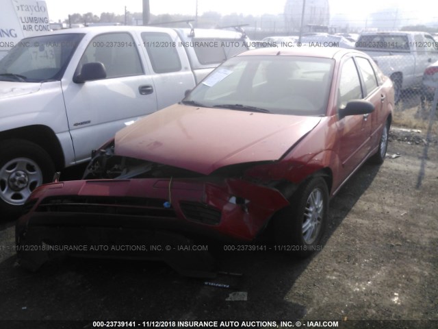 1FAFP34N65W223117 - 2005 FORD FOCUS ZX4 RED photo 2