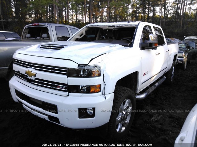 1GC1KWEY0JF206028 - 2018 CHEVROLET SILVERADO K2500 HEAVY DUTY LTZ WHITE photo 2