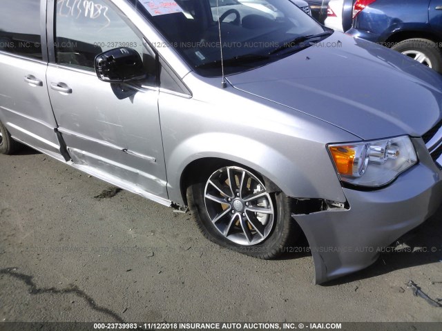 2C4RDGCG4HR842337 - 2017 DODGE GRAND CARAVAN SXT SILVER photo 6