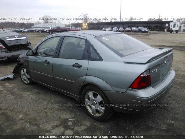 1FAFP34N95W315807 - 2005 FORD FOCUS ZX4 GREEN photo 3